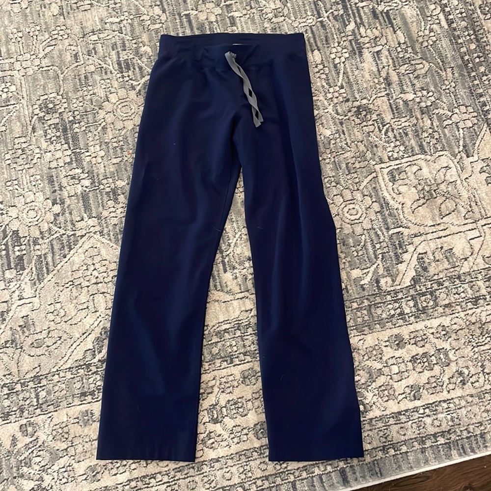 Navy Women’s fig small scrubs